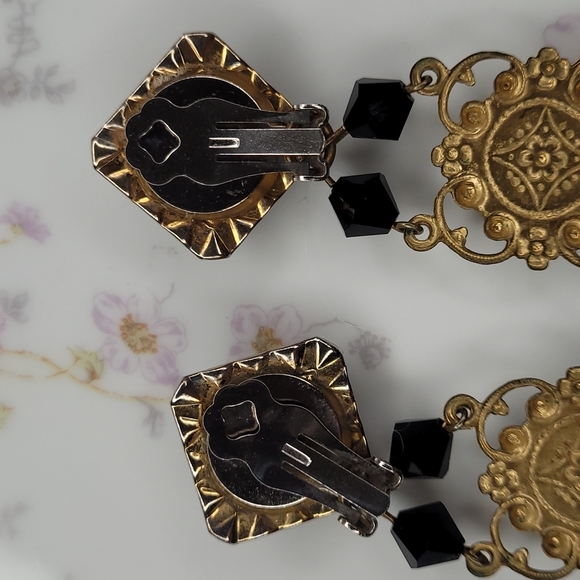 Vintage earrings clip glass beads dangle chandelier unmarked. - Picture 9 of 10